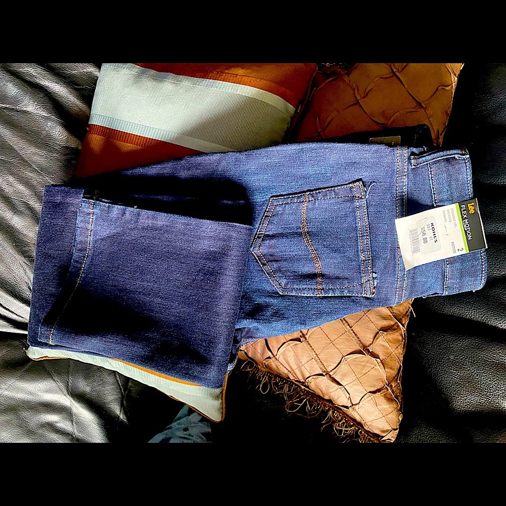 Flex motion straight leg Lee jeans brand new with tags size 2 petite